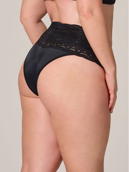 Calcinha Clássica em Renda com Microfibra - Tamanhos Maiores